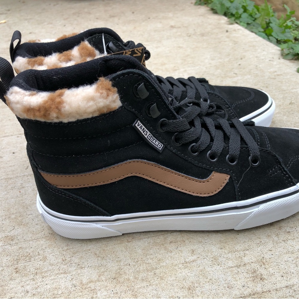 NWT NWB Vans Women size 8 fur black - Picture 7 of 14
